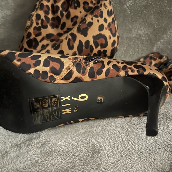 Cheetah Booties - Picture 2 of 3